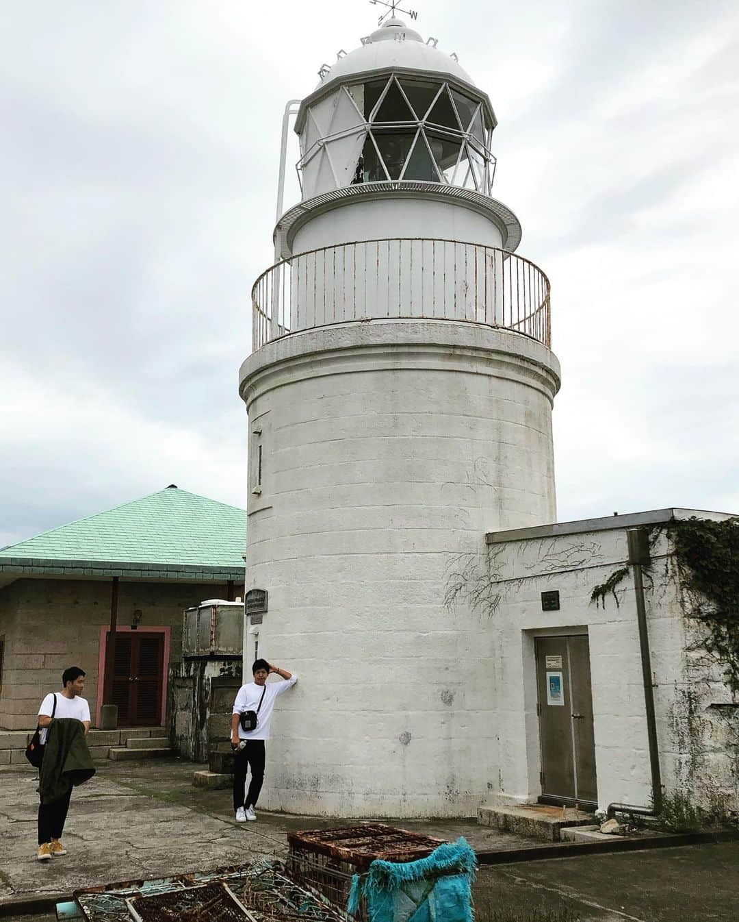 大村ジーニアスさんのインスタグラム写真 - (大村ジーニアスInstagram)「「友ヶ島」余韻えぐい・・・ ダブルヒガシの東は 島での心地よさを言葉で表現する時 「エグ〜」とか「やば〜」だけ言ってた 余韻エグ〜 2年ぐらいしたらまた行きたい！ 伊織はずっと山道で木の枝踏んだ音でめちゃくちゃビビってた！」9月26日 0時20分 - kenjitimekenjitime