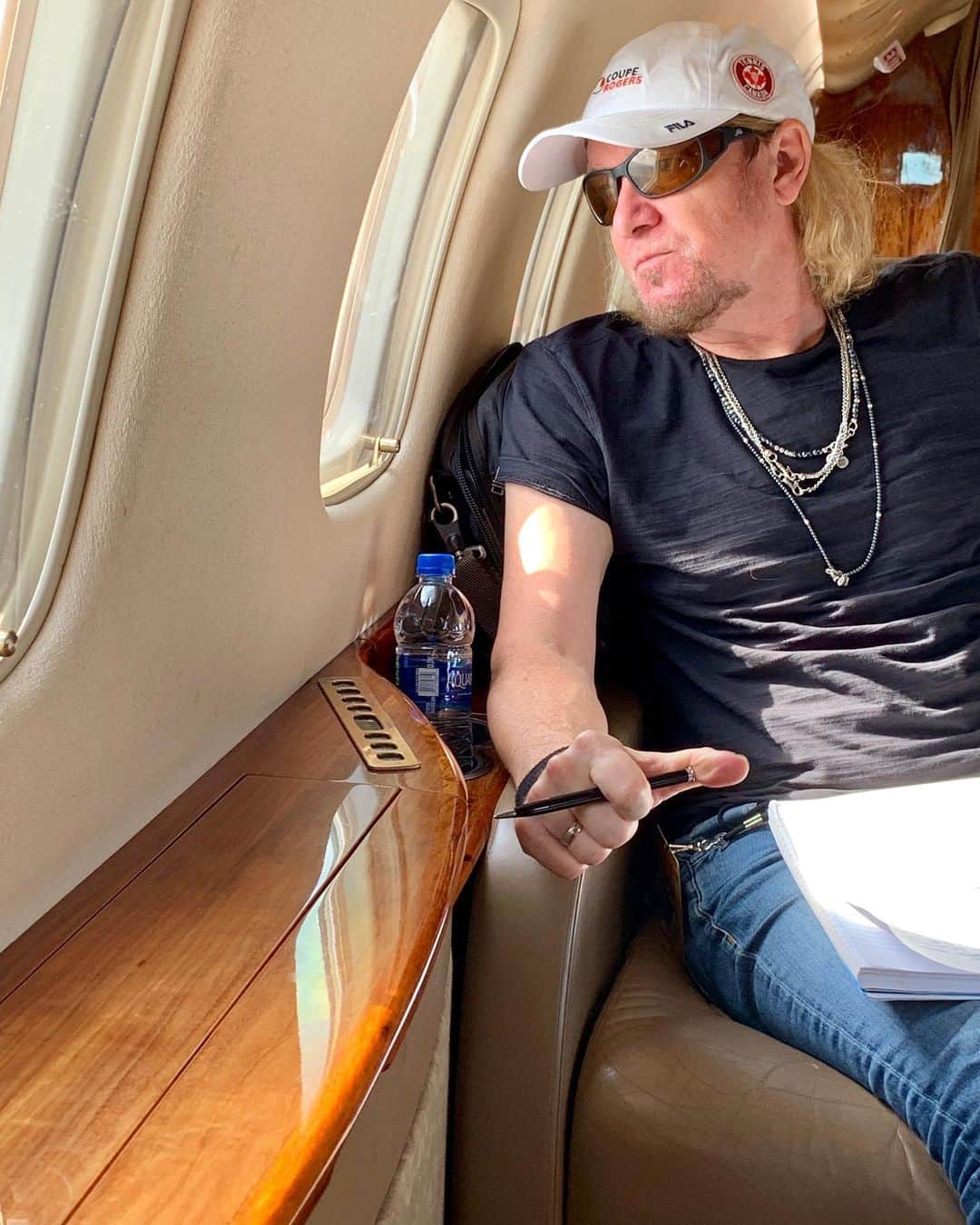エイドリアン・スミスのインスタグラム：「Penny for your thoughts... #sanantonio @ironmaiden #legacyofthebeast」
