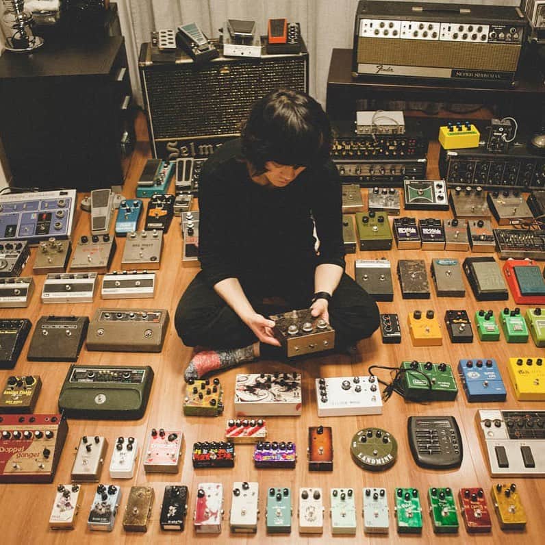 Red Bull Music Academyのインスタグラム：「The CULT of Pedals ⠀⠀⠀⠀⠀⠀⠀⠀⠀ Check out just some of Yuichiro Hosokawa’s huge guitar pedal collection, one of several collections featured in our showcase of Japanese collector culture. ⠀⠀⠀⠀⠀⠀⠀⠀⠀ #GuitarPedal #DistortionPedal #BigMuff #RBMA ⠀⠀⠀⠀⠀⠀⠀⠀⠀ 📷: @sugurusaito26」