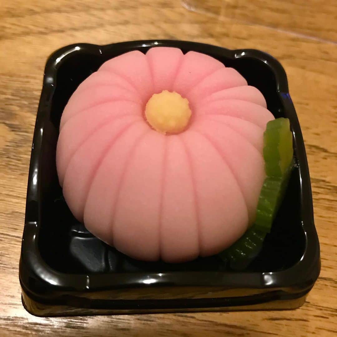 のインスタグラム：「JK次女が作った練り切り。小学生の頃から詰めの甘いお菓子作ってた子がスゲえ！泣」