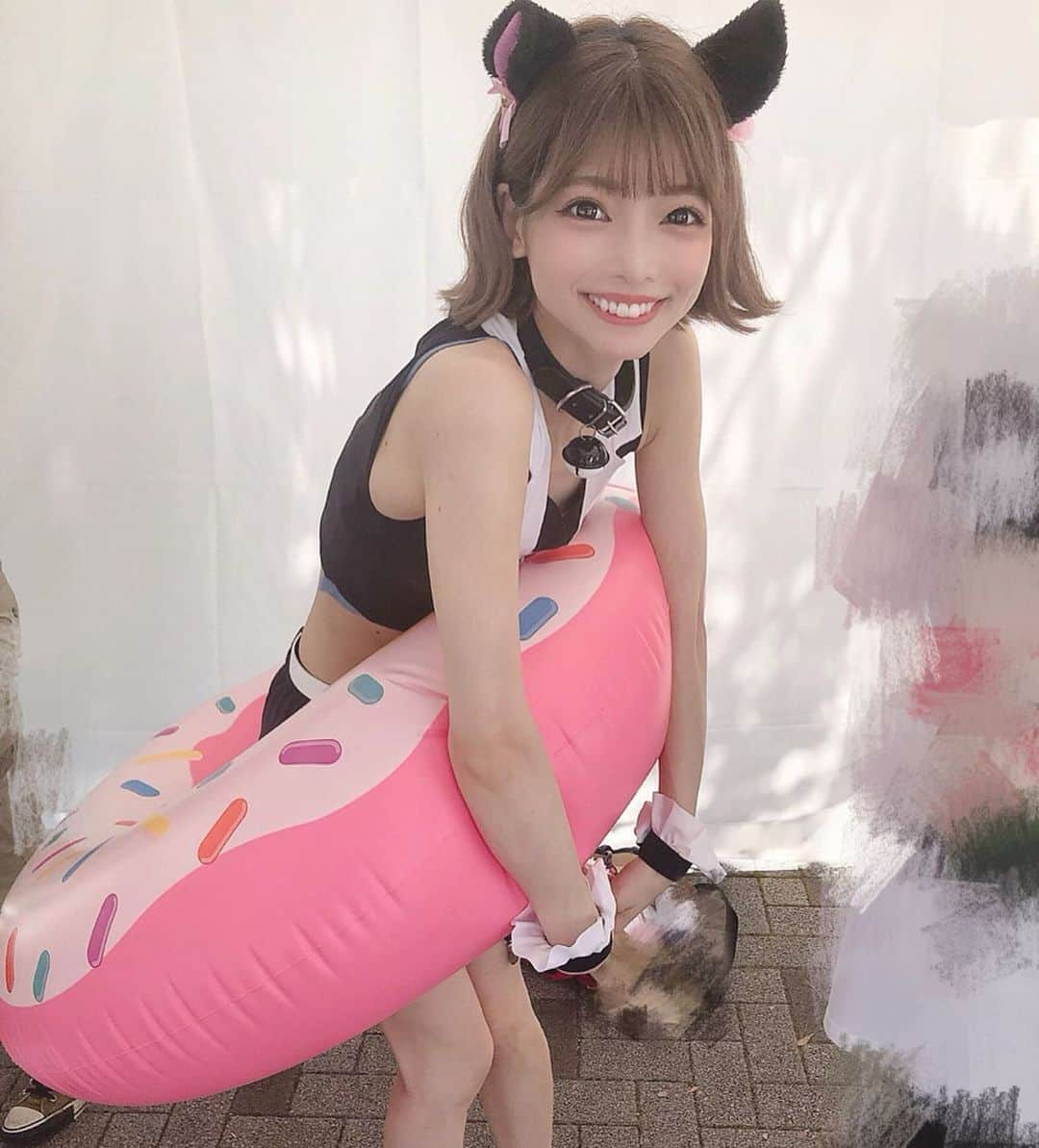 米倉みゆさんのインスタグラム写真 - (米倉みゆInstagram)「. 浮き輪もらったにゃお🐱 たのしい🐱 . . この水着もこれで着納め✨ . . #tgif #tgif2019 #tif #tif2019 #お台場 #台場 #水着 #グラビア #アイドル #モデル #chuujapan #chuuclothing #テリちゃん #美脚 #コスプレイヤー #笑顔 #外ハネ #フォロー歓迎  #長身アイドル #長身女子 #ショートカット女子 #脚フェチ #生足 #美脚になりたい #コスプレ #脚 #follow #followforfollowback」9月26日 11時05分 - yone__miyu630