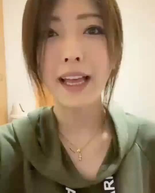 のインスタグラム：「今、アジア市場で認知度No,1のクイーンカジノ @queencasino.official  大人気ゲームのLive casino のバカラやルーレット 本場のカジノの臨場感がスマホで味わえるよ♪  お部屋で、ベットで、移動中でも スマホから簡単に本場カジノへ 是非、体験してみて☆  クイーンカジノは、他サイトにはマネできない、 銀行での入出金が可能な優良サイトなので とっても安全・安心して遊べちゃうよ☆  登録したら合言葉 『羽田あい登録』ってサイトに伝えると 3000円が貰えちゃうよ♪ さらに、今なら初めての入金で なんと、、 最大5万円GETのチャンス☆️ この機会に是非、始めてみない？  #クイーンカジノ #オンラインゲーム #ゲーム #スマホ #課金 #queencasino #game #羽田あい #東京」