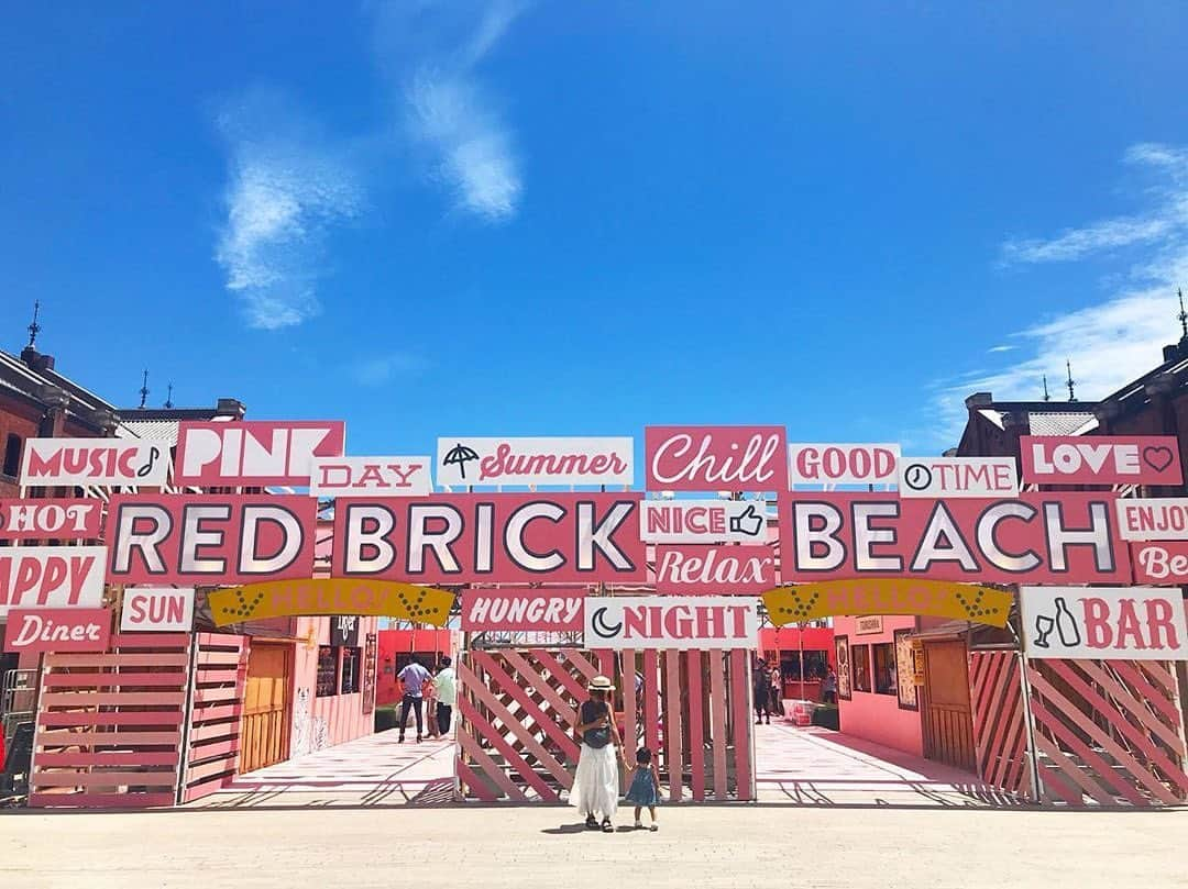 横浜赤レンガ倉庫さんのインスタグラム写真 - (横浜赤レンガ倉庫Instagram)「『RED BRICK BEACH』フォトコンテスト結果発表！！ ﻿沢山のご応募ありがとうございました🙌🏻﻿ ﻿ 厳正なる審査の上、作品を選ばせていただきました。﻿ ﻿ @0409wedding.yy さん﻿ おめでとうございます🎊﻿ ご応募いただきました皆様、これこらも横浜赤レンガ倉庫公式アカウントをよろしくお願いします🍑﻿ ﻿ #この夏はおセンチで﻿ #REDBRICKBEACH﻿ #横浜赤レンガ倉庫 ﻿ #赤レンガ倉庫﻿ #赤レンガ﻿ #yokohamaredbrickwarehouse﻿ #FindYourYokohama﻿ #こんなピンクなことある #夏天就來這 #橫濱紅磚倉庫 #紅磚倉庫 #紅磚 #就是要粉紅 #得獎名單」9月26日 12時06分 - yokohamaredbrick