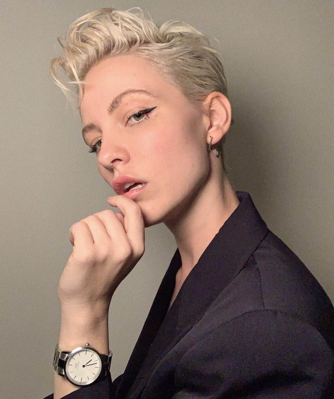 Brittenelle Fredericksさんのインスタグラム写真 - (Brittenelle FredericksInstagram)「Time alone, oh, time will tell. @danielwellington just launched their new Iconic Link watch and isn’t it dreamy? Use my code BRITTENELLE for 15% off their website or in DW stores!!! #danielwellington #iconiclink #ad」9月26日 4時04分 - brittenelle