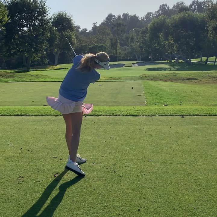 アンナ・ローソンのインスタグラム：「Sucker pin📍@PXG 0311P 8 iron #pxgtroops #torysport #32weeks 🤰🏼」