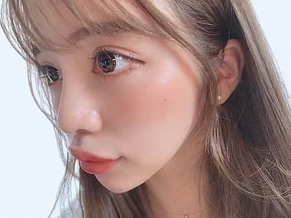 Beautyrankingさんのインスタグラム写真 - (BeautyrankingInstagram)「超級大特價 MOA 眼影 買2送1 $358即可拎3盒眼影走（原價$537）66折 （23.09-23.10）*顏色任選 【 MODE OF ANTOINETTE (M.O.A.) ⚜️EYESHADOW DUO⚜️ 】 - MADE IN JAPAN 安心同品質的保證。 『高級的發色感 ✕ 極致的持久度』 - 以肌膚最接近的質感，細緻柔滑，與肌膚溶合後不會出現粉感。 - 帶有濕潤及光澤感的Light Color及賦予立體感的Shade Color。 - 強調色調層次同時令眼妝更有透明感。 - 同時能遮蓋暗啞眼瞼膚色。 - 配合好的雙色最能提高眼睛亮度 與皮膚顏色最為相襯。 不需使用eyebase就能完美發色。 防水防油，能抵禦汗水及油脂，長時間保持貼服不化開・・・・・ 共六粒 十二色 ，三種質地 ⚜️201 ⚜️ Champagne（P）｜纖細的金屬光，濕潤閃爍的香檳米色 Char d'Apollon（V）｜深邃與透明感共存，銀色閃爍的冷傲褐灰 ⚜️202 ⚜️ Chair（V）｜經典的裸色系，高透明感，自然融入肌膚 Bordeaux（SU）｜上品端莊，自然血色感的古典玫瑰紅 ⚜️203 ⚜️ Bourgogne（V）｜ 時尚的藍調紅莓色，突顯白皙膚色 Grenat（SU）｜深邃溫柔，濃滿飽和的啞光赤土棕 ⚜️204 ⚜️ Cuisse de Nymph（P）｜閃爍而具透明感的珊瑚米色，散發精細的貝殼光澤 Lilas（P）｜多色折射的光芒配上薄薄的紫丁香色，閃爍而優雅 ⚜️205 ⚜️ Rose Pompadour（P）｜眼神散發溫柔，夢幻的極光粉紅色 Aurore（SU）｜顯白輕透光澤的暖色調橘色，更顯眼神柔和深邃 ⚜️206 ⚜️ Chair（V）｜帶有提亮效果，濕潤有光澤，透明感的蜜糖金色 Bordeaux（SU）｜優雅細膩的霧面質地，散發深邃魅力的大地裸色#moaesd #moa好評 #modeofantoinette」9月26日 5時40分 - beautyranking