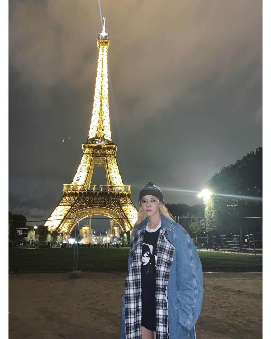 ダラ さんのインスタグラム写真 - (ダラ Instagram)「Paris day 2 #eiffeltower #에펠탑 you got that fire 🔥🔥🔥」9月26日 6時19分 - daraxxi