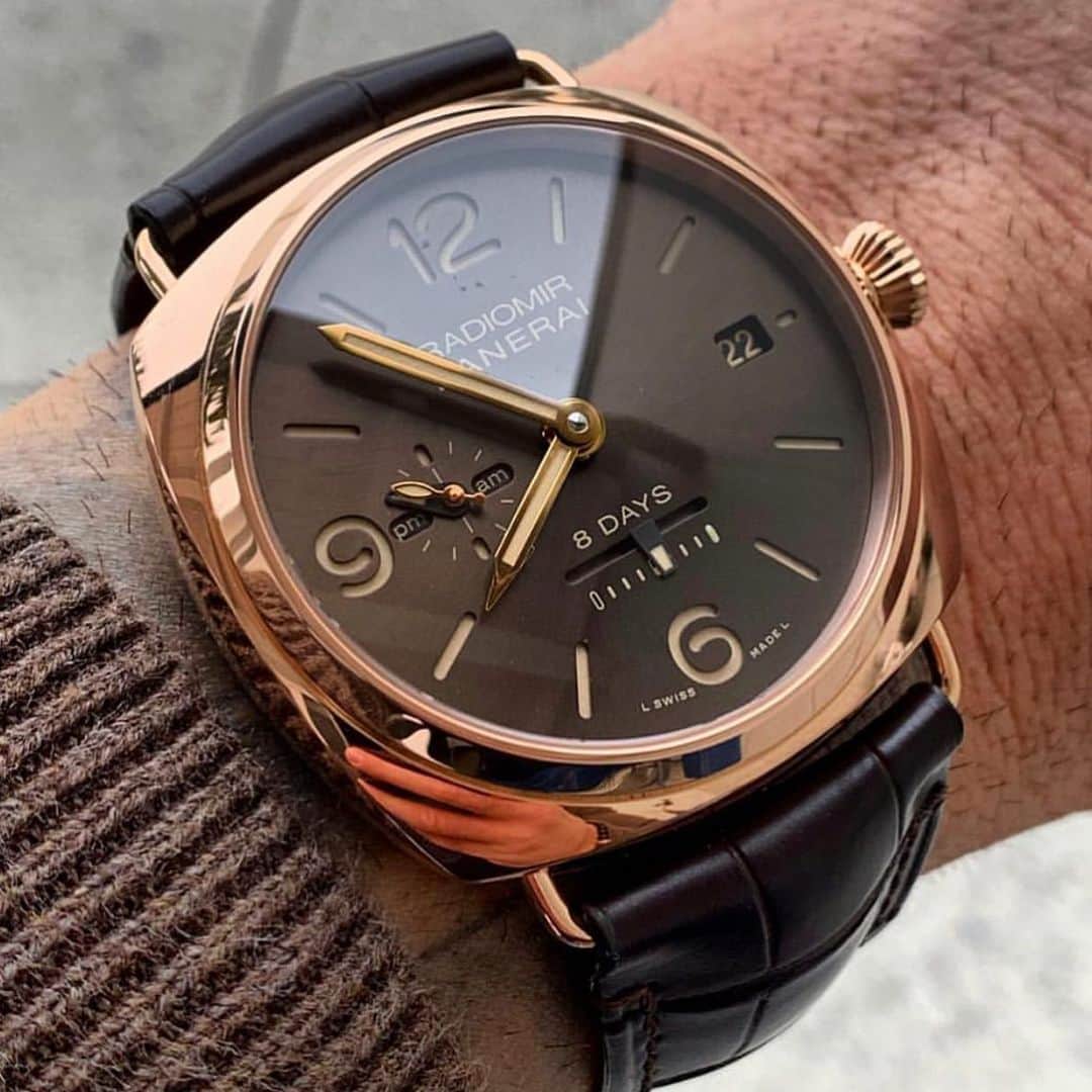 パネライのインスタグラム：「That’s one sexy Oro Rosso Radiomir. The #Panerai #PAM395 8 day GMT with Brown dial. Pic by @b.f._watches #paneraicentral」