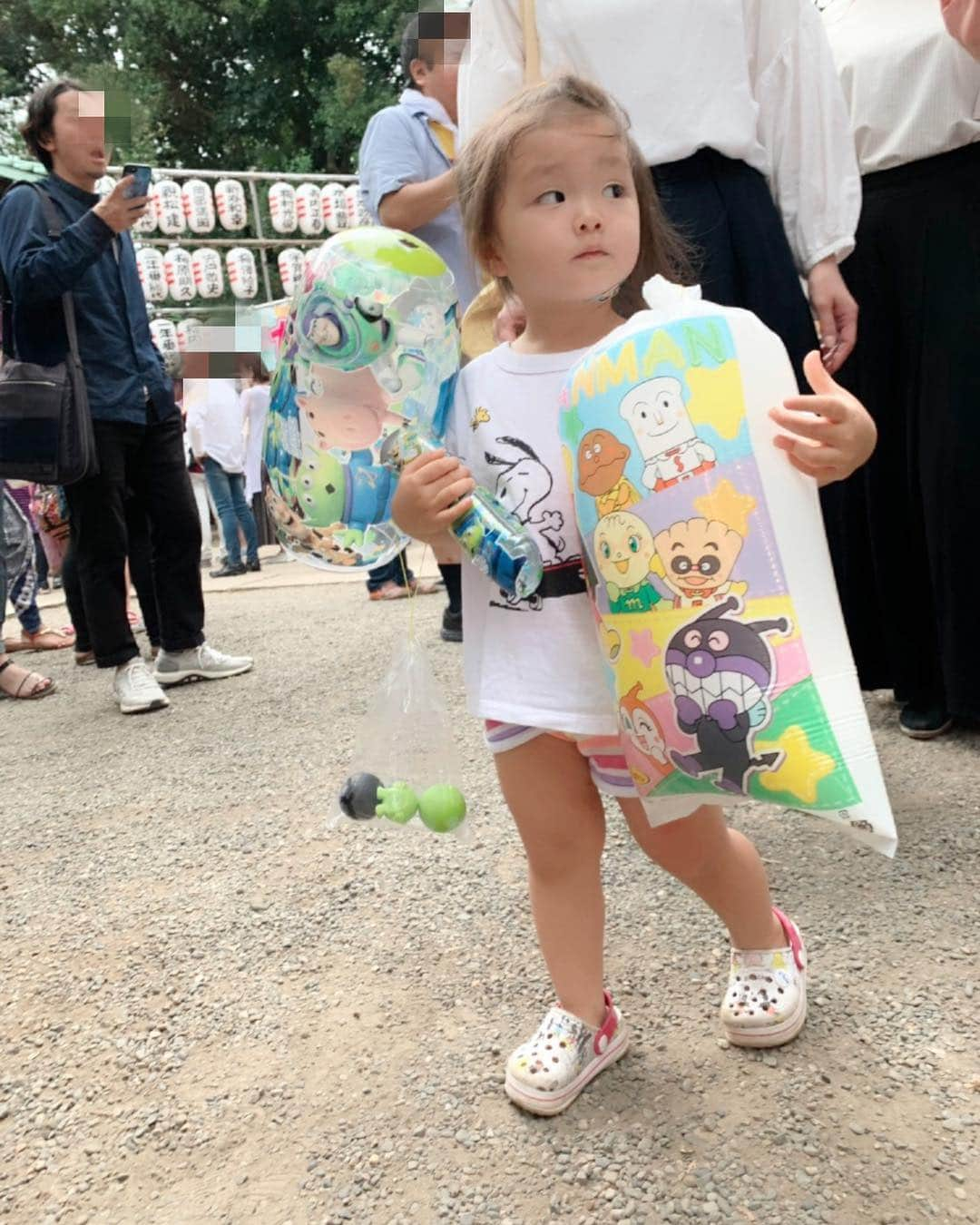 土屋アンナさんのインスタグラム写真 - (土屋アンナInstagram)「お祭り。 中学の頃から母と毎年お神輿かついでました！ 最近はチビ達がいて担いでないなー😭💦 でもやっぱりお祭りが好きで足を運んでしまいます‼️ お祭りに行くと思う！日本の昔ながらの伝統好きだなって❤️ #お祭り」9月26日 8時32分 - annatsuchiya0311