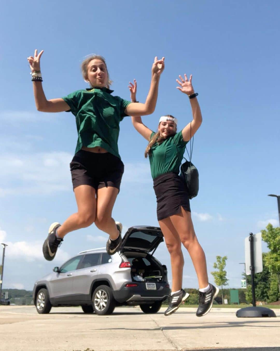 ケンドール・バーツさんのインスタグラム写真 - (ケンドール・バーツInstagram)「Subtle flex when you still get the dub🤫🥵💛 2019 section champs babyyyyyyyyy... so proud of the team we have🤞🏼 see ya next year;)」9月26日 8時38分 - kendallvertes