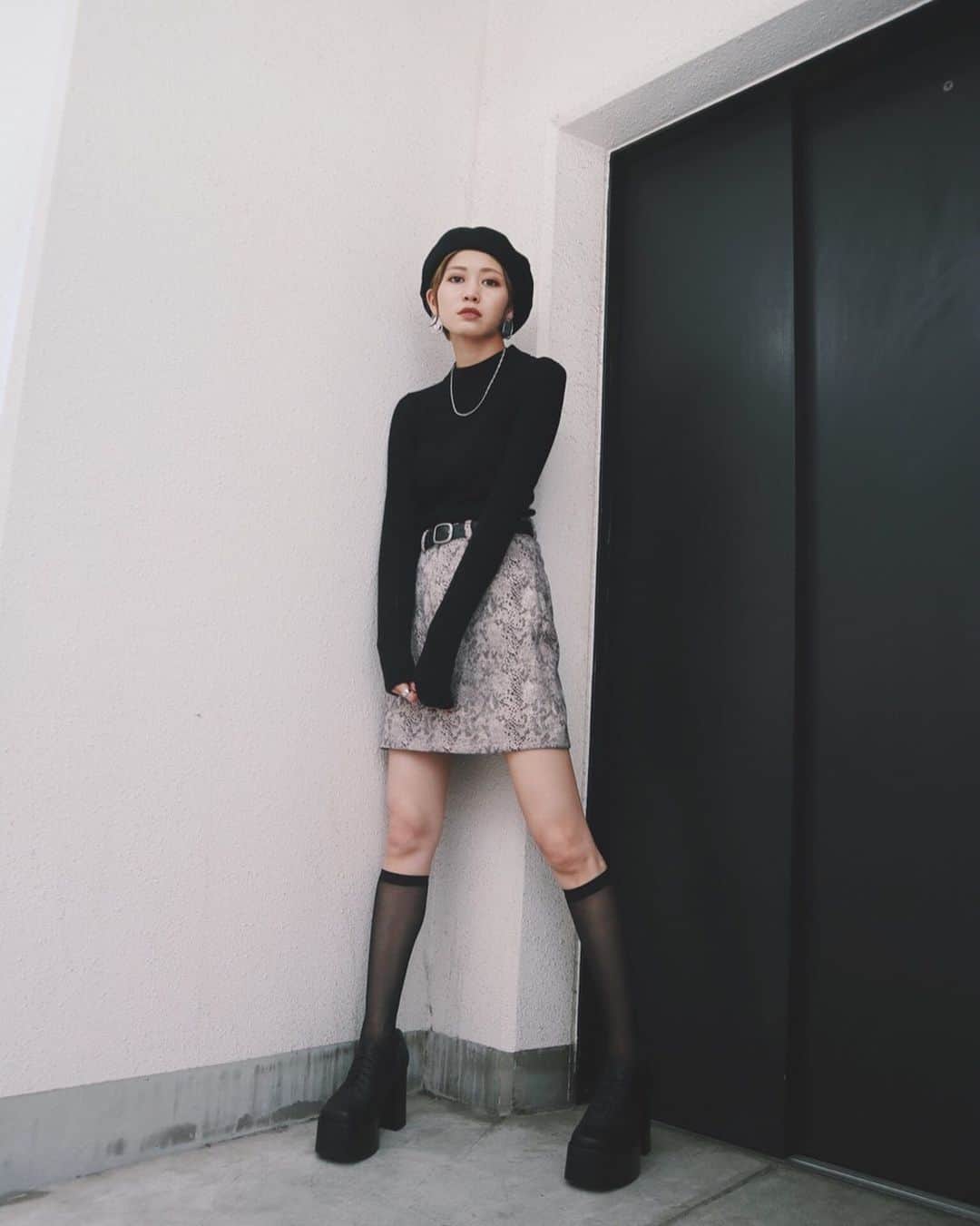 kazuki youdaのインスタグラム：「_  久しぶりに脚を出してみた。 今日はオープンからクローズまで お店いるので遊びきてね😗💗 明後日は大阪🐙  _  @emoda_snap  @emoda_official  #EMODA」