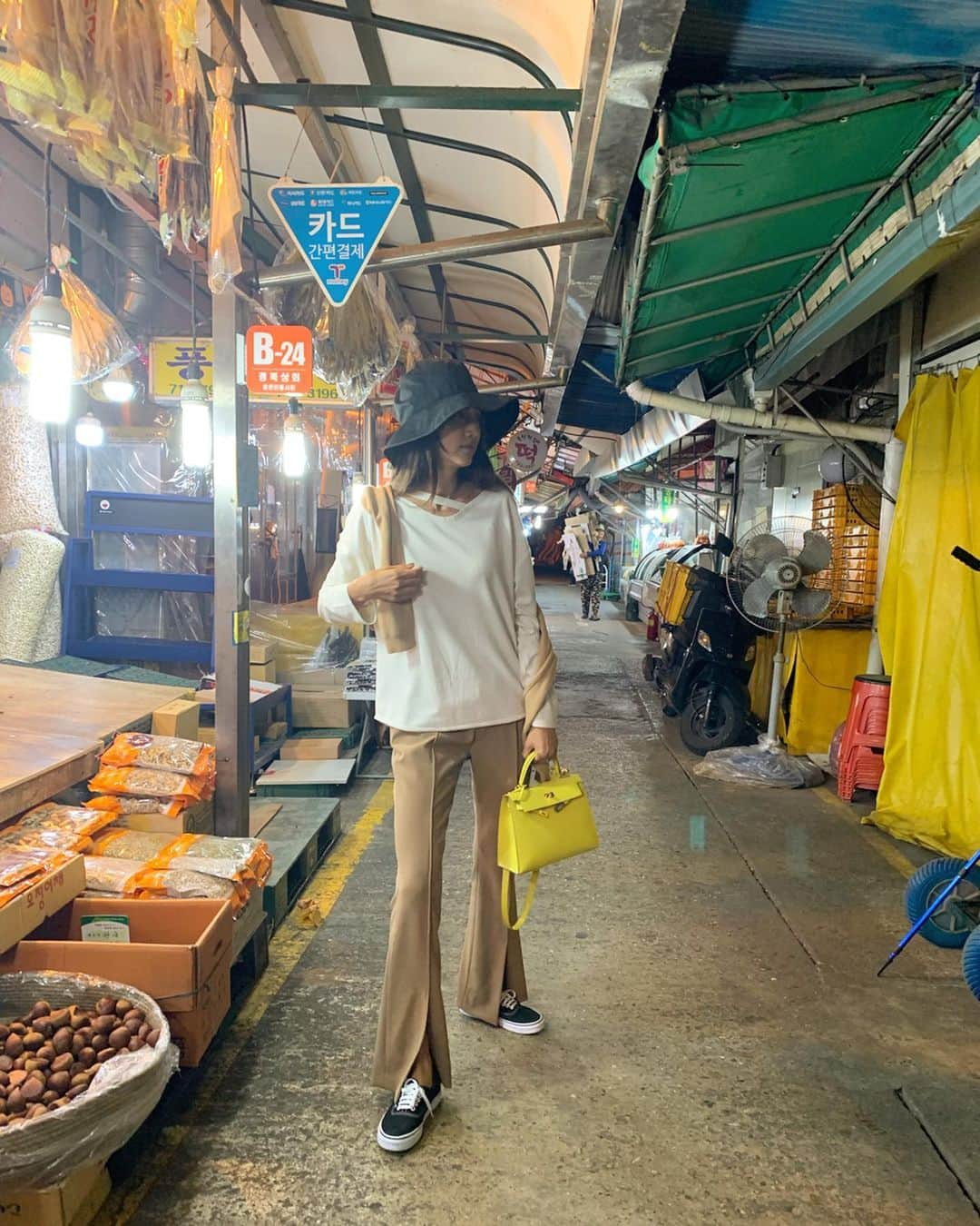 ヨンアさんのインスタグラム写真 - (ヨンアInstagram)「週末 チラッと韓国行ってたよ！ 家族たちとご飯食べて帰って来たよー 近いからチラッと行けるのが嬉しいな😆 今日も頑張りましょう❤︎」9月26日 10時00分 - youn1029