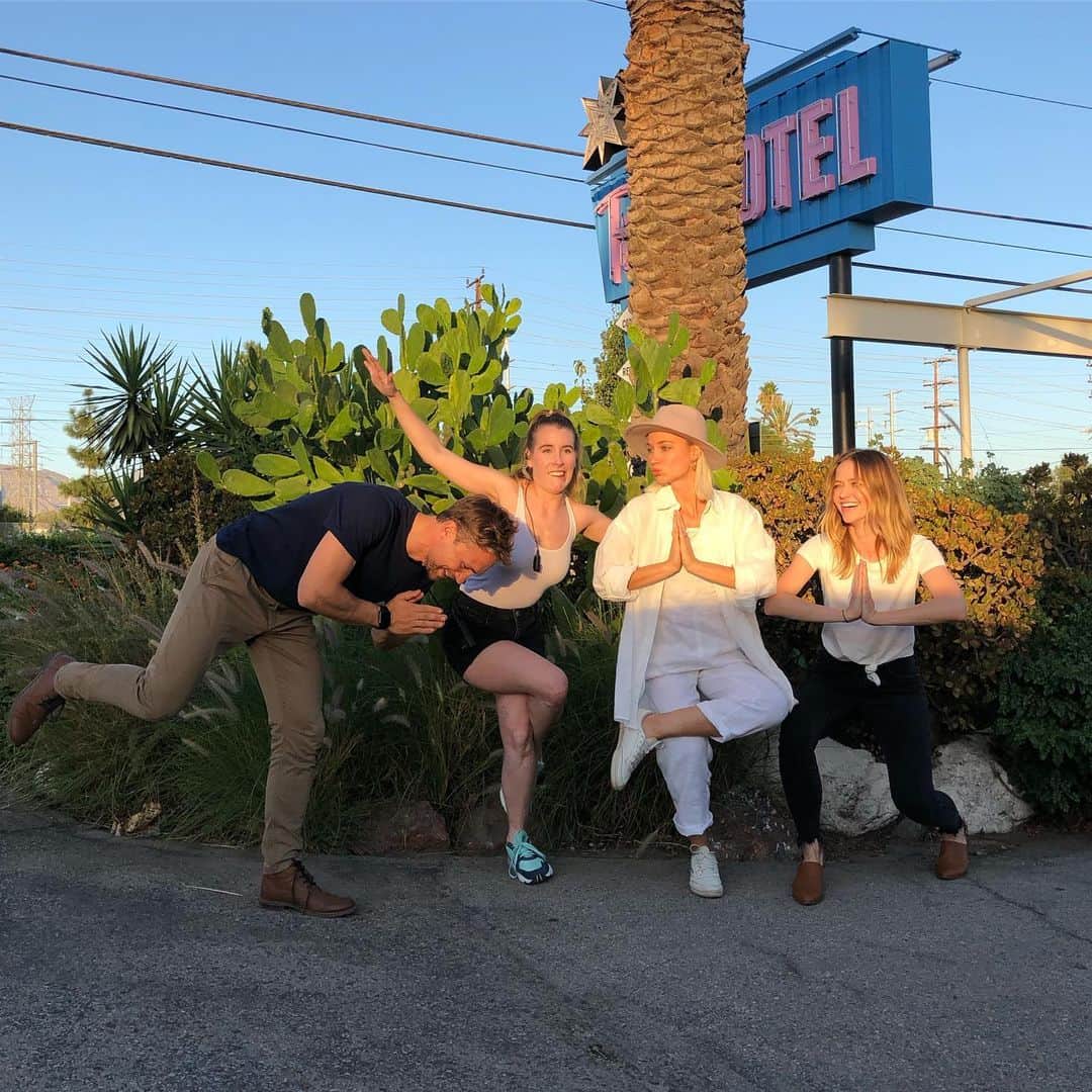 ジョアンナ・ブラッディのインスタグラム：「A bunch of cool kids 😜 #penciltown」