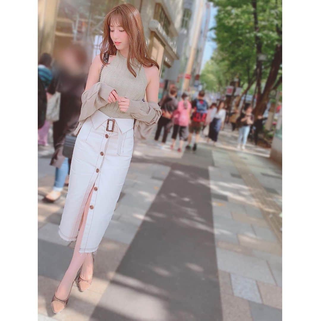 堀尾実咲のインスタグラム：「#cordinate #fashion #portrait 💋💋💋 #cardigan → @earth__1999  #tops → @_juemi_  #skirt → @darich_official  #shoes → @darich_official  #earthmusicandecology #juemi #darich」