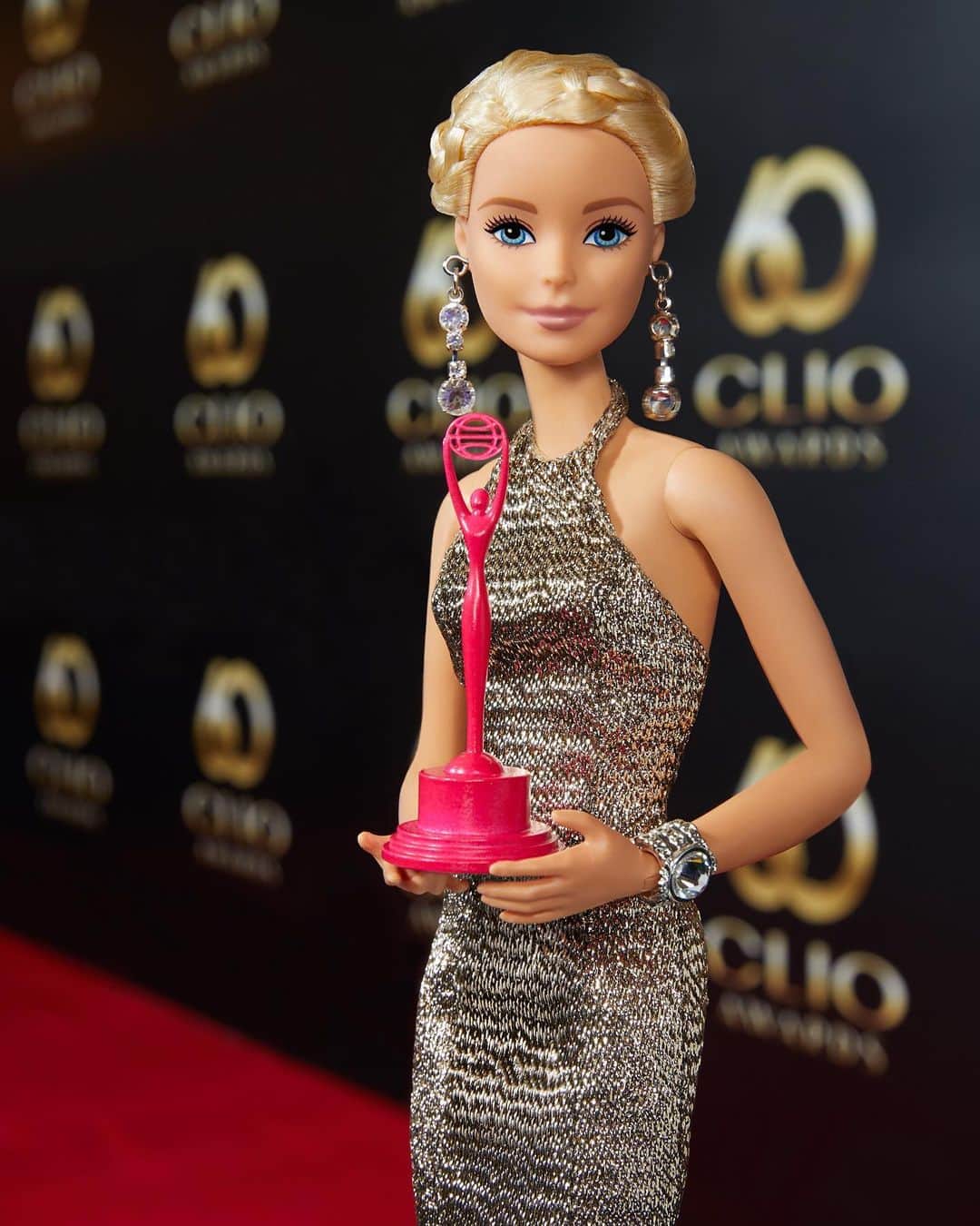 バービーさんのインスタグラム写真 - (バービーInstagram)「I love any reason to come to New York, but this is a great one. Amazing to be honored at the @ClioAwards with the Brand Icon Award. 🏆#Clio60 #barbie #barbiestyle」9月26日 10時23分 - barbiestyle