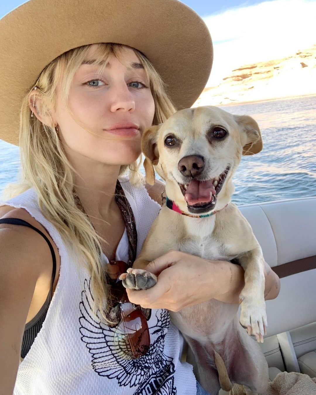 マイリー・サイラスさんのインスタグラム写真 - (マイリー・サイラスInstagram)「Beanie takes Powell 🛶⛰🏞」9月26日 10時24分 - mileycyrus