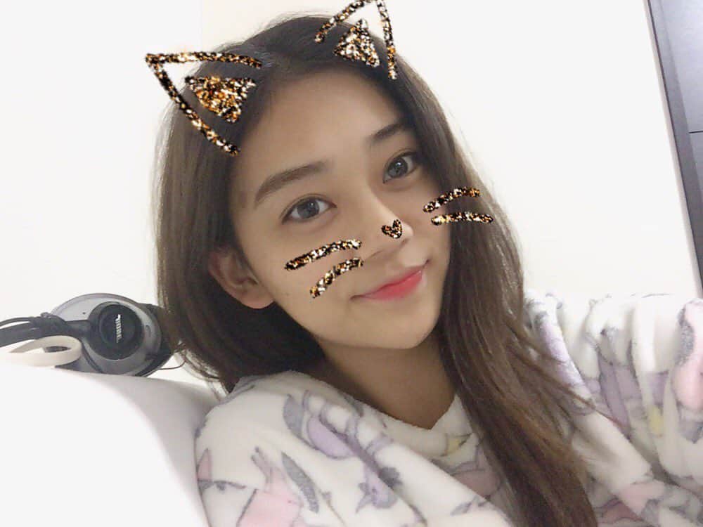 のインスタグラム：「髪の毛欲しくなってきた。。 夏バイバイ🥺👋さみし。 旅行行きたいなあ ハワイとか南国とか海がある国🌴🌺」