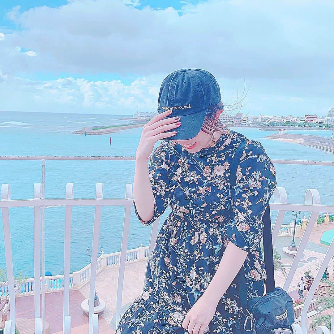 井上麗夢のインスタグラム：「喉がいたい﻿ ﻿ 酒灼けじゃなくて﻿ 喉がいたい。﻿ ﻿ やりたいことをやって﻿ 生きていきたいんだよ〜﻿ (突然)﻿ ﻿ #酒灼け﻿ #ではない﻿ #酒好き﻿ #ではある﻿ #喉焼け﻿ #女優」