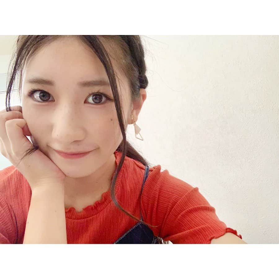 のインスタグラム：「. 自撮りする時、スマホ画面見がち。笑 . いいね！の数が見えなくなったけど 私からはちゃんと見えているので 変わらずいいね💗してくれたら 嬉しいです(  ˇᴗˇ)｡o* . #me #girl #selfie #いいね」