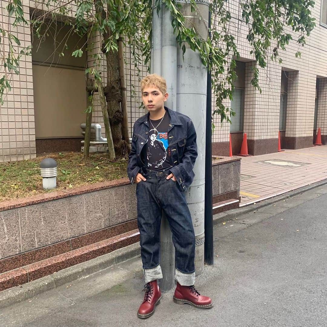 RUDE-αさんのインスタグラム写真 - (RUDE-αInstagram)「某番組の某インタビューにて「沖縄に帰ったら必ず行くとこはどこですか？」と聞かれ「実家ですねぇ〜」と答えた人間は僕です。  #会場爆笑してたな #みんな海とか国際通りって答えが欲しかったのかもな #海ぶどうすら食卓で見たことないから」9月26日 20時10分 - 5leep3alker