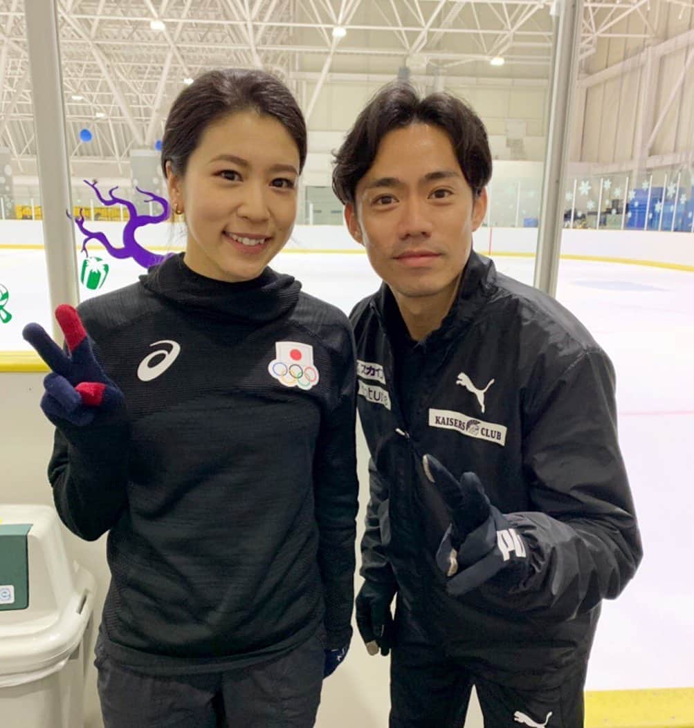のインスタグラム：「皆さん、こんにちは！ いつも応援ありがとうございます。 この度、来シーズンから髙橋大輔選手とアイスダンスのペアを結成する事をご報告致します。 まだ自分自身もびっくりしていますが、この夢のような報告を出来る日がやっときて本当に嬉しいです！ 今回の挑戦は、大ちゃんがアイスダンスに興味があると聞いていて、まさかと思い心臓がバクバクしましたが、今年の1月に話す機会があった時に平静を装って勇気を出してダンスの事を話しました。また氷艶でのご縁もあり、その時に一緒に滑ってみようと言ってくれました。 そして話し合いを重ね、トライアウトをして今回の運びとなりました。 関係者、またいつも応援してくださっている皆様にはパートナーが見つからずご心配をおかけしましたが、このような嬉しい発表が出来たこと、そして新しい挑戦ができることに感謝致します。 今後試練はたくさんあると思いますが、2人のスケートに対する情熱で一緒に乗り越えていこうと思います！ 全力で頑張りますので、今後とも応援の程よろしくお願い致します。 村元哉中 ⠀⠀⠀⠀⠀⠀⠀⠀⠀ Hi everyone! I have a HUUUGE announcement to make today. Daisuke Takahashi and I have decided to partner up from next season! I know this is highly unexpected but we are very excited to finally share this big and wonderful news with you all.  There will be many hurdles that we will come across but with our shared passion to perform and skate, we believe we can overcome any challenges together as a team.  I would like to thank each and every one of you from the bottom of my heart for your endless support throughout my journey.  I hope you can join me on this next big adventure that I am taking with Daisuke. See you next season! ⛸✨」