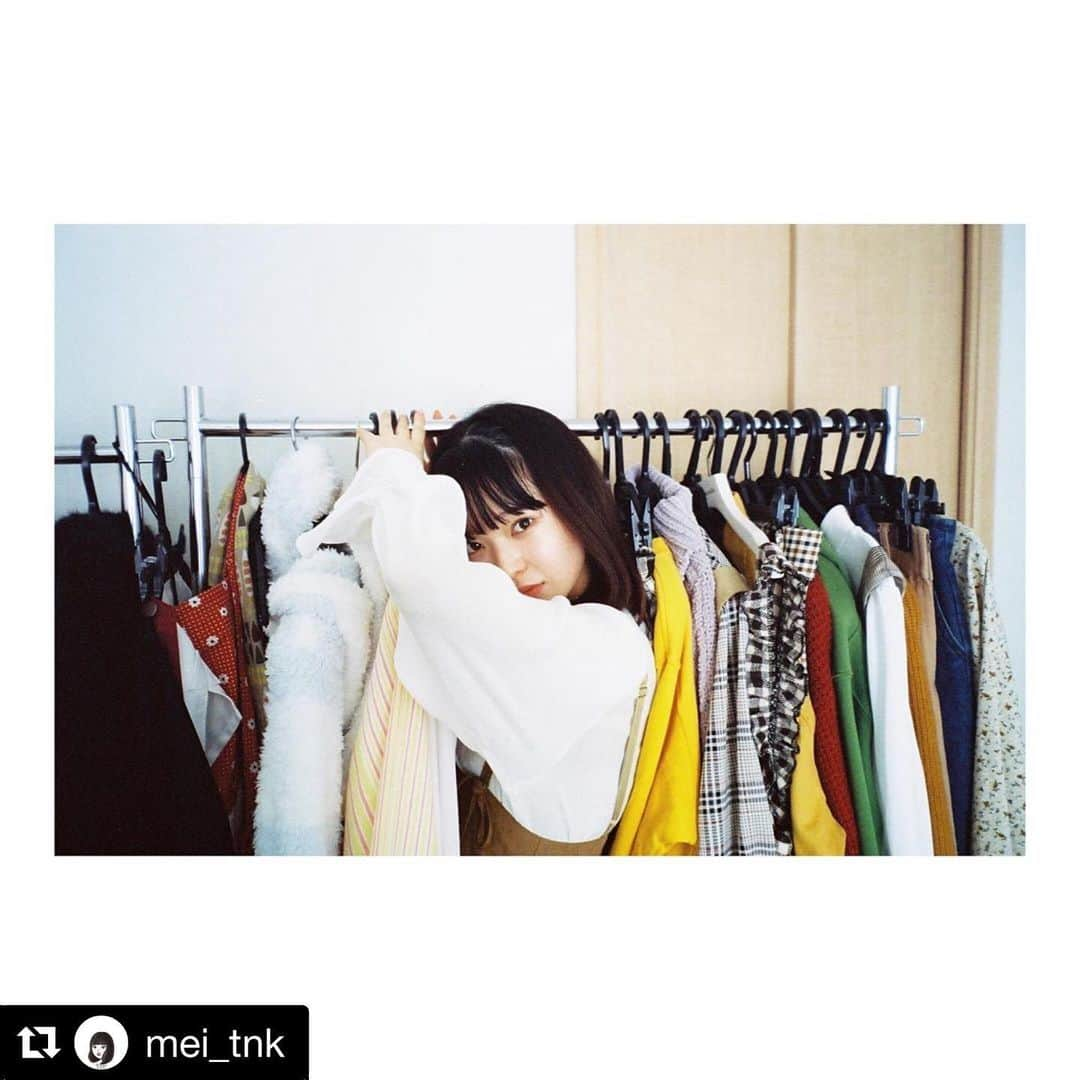 新米姉妹のふたりごはん【公式】のインスタグラム：「#Repost @mei_tnk with @get_repost ・・・ ドラマ 「新米姉妹のふたりごはん」 高木絵梨役です。 テレビ東京 毎週木曜深夜 1:00〜 10月10日スタートです🍙 ハンガーになりきる、絵梨の図。」