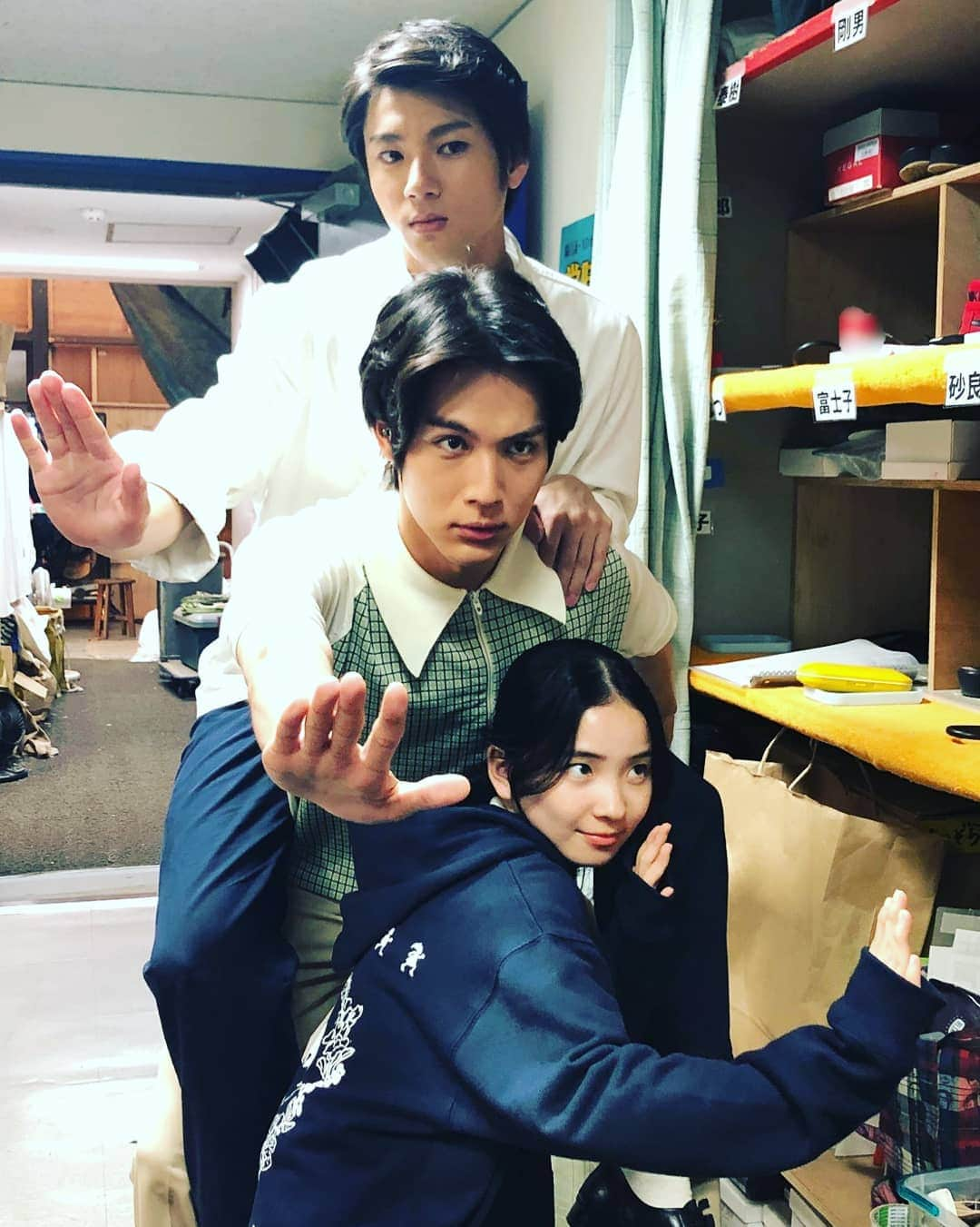 山田裕貴さんのインスタグラム写真 - (山田裕貴Instagram)「なんじゃこれ どんなノリで撮ったっけ？ ポーズ(笑)  #なつぞら  #坂場一久 #中川大志 くん #小畑夕見子 #福地桃子 ちゃん #雪次郎」9月26日 21時07分 - 00_yuki_y