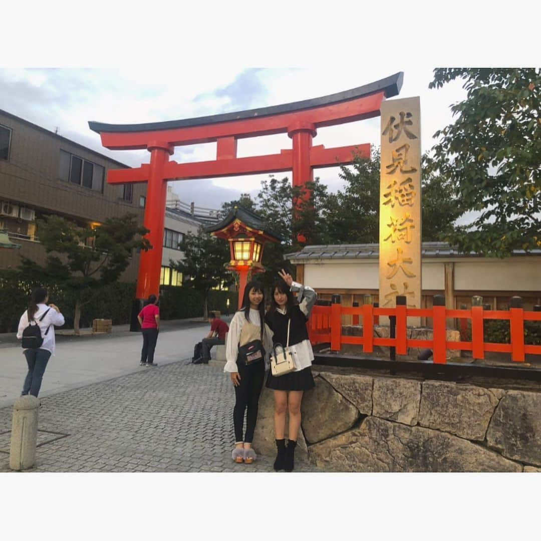 渡邊菜々さんのインスタグラム写真 - (渡邊菜々Instagram)「・ ⛩伏見稲荷大社⛩ ずっと行きたかったところ！！ 1番上まで登ってないから今度明るい時に行く︎☺︎♥ 雰囲気とか最高すぎた🥺🥺 帰りは勝牛！！なんちゃ初めて行った🐃 美味しかった︎☺︎ 京都楽しかったな〜🌅 ・ #伏見稲荷大社#伏見稲荷 #⛩ #4枚目#妹にめっちゃキレられた #お姉ちゃんうつらんで！！！って#なんかごめん笑 #牛カツ#京都#勝牛 #渡邊菜々#わたなな#🌻」9月26日 21時14分 - watanana1225