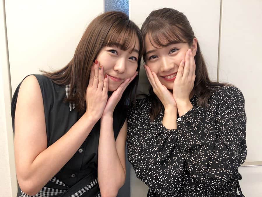 のインスタグラム：「あかりんーーー🥰🥰🥰 . . 杏奈さんとあかりんが 楽しそうに写真撮っていらっしゃったので ソロリソロリと寄っていって 私も写真をお願いしちゃいました😚  偶然にも、2人とも私服が黒ワンピ☆でした！  #あかりんの目を見て #ニヤニヤ #😆 #須田亜香里 さん #SKE48 #あかりん #ドデスカ #メーテレ #アナウンサー #島津咲苗 #女子アナコーデ #黒ワンピ」