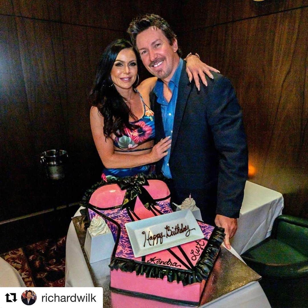 Kendra Lustさんのインスタグラム写真 - (Kendra LustInstagram)「❤️❤️ #Repost @richardwilk with @get_repost ・・・ So much fun throwing star Kendra Lust’s birthday dinner and surprising her with her very own custom cake. . Thanks for always trusting me to come through for you, especially on such an important occasion. Glad you had fun, my beautiful friend. HAPPY BIRTHDAY! . #actress #film #fitgirl #birthdaygirl #nurse #birthdaycake #hbd #wcw #richardwilk #vegas #vegasnights」9月26日 12時59分 - kendralust