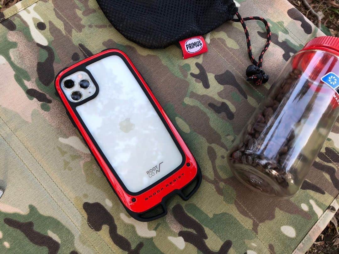 ROOT CO. Designed in HAKONE.さんのインスタグラム写真 - (ROOT CO. Designed in HAKONE.Instagram)「. Gloss red. ・ #root_co #rootco #newproducts #shockresistcaseplushold #iphone11 #iphone11pro #iphone11promax #iphonecase #outdoor #outdoors #outdoorgear #camp #campgear #trekking #trekkinggear #fishing #fishinggear #lifestyle #outdoorstyle #新製品 #iphoneケース #アウトドア #アウトドアギア #キャンプ #キャンプギア #トレッキング #トレッキングギア #フィッシング #フィッシングギア #ライフスタイル」9月26日 13時52分 - root_co_official