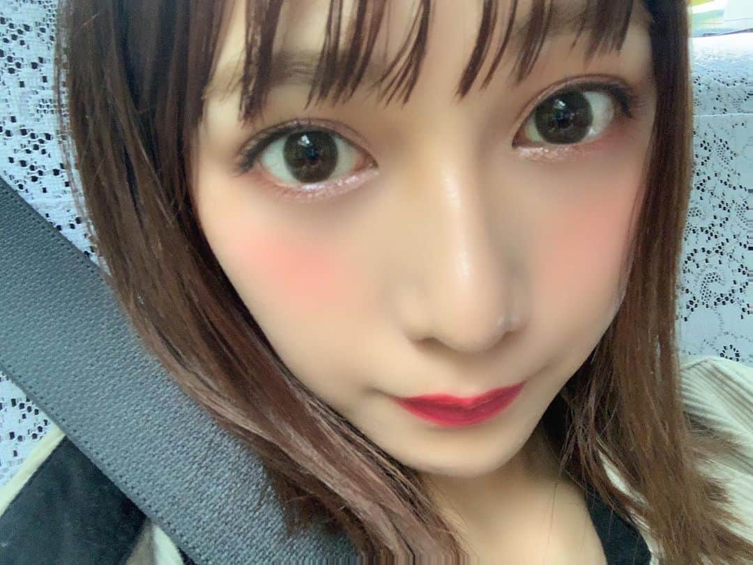 のインスタグラム：「インスタいいね表示されへんくなってる😱変わらずいいねもコメントもいっぱいしてぽよ👁久々に自撮りしたけどアプリ最高😭 今日のメイク自分的ラブリー」
