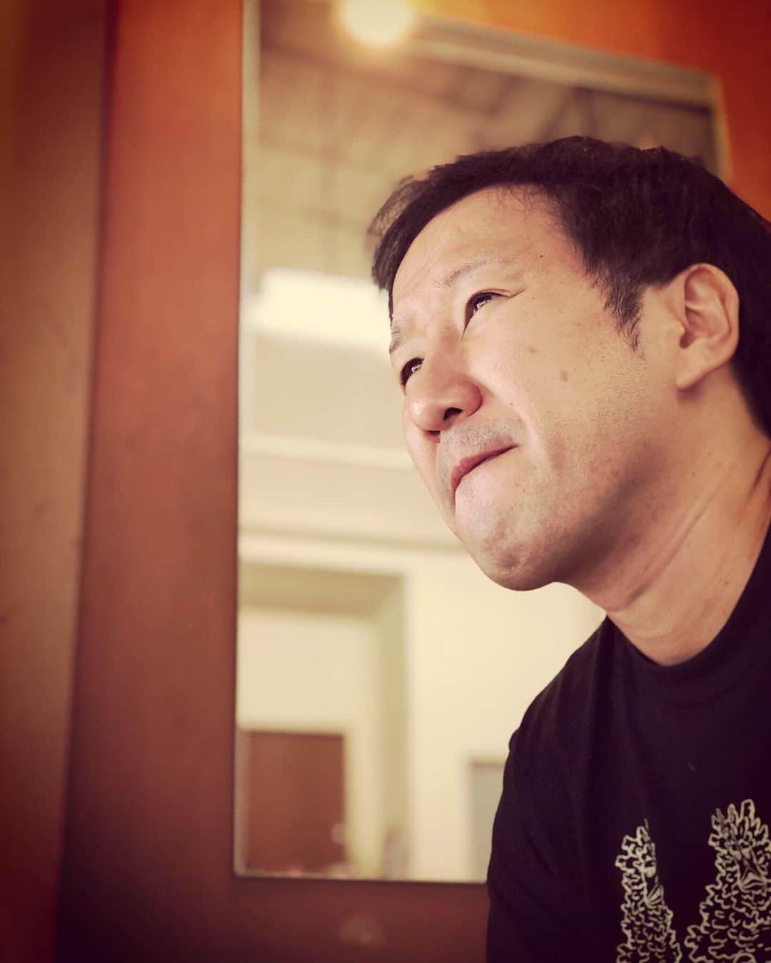 杉本知香さんのインスタグラム写真 - (杉本知香Instagram)「哀愁。 セリフ💬はご自由にどーぞ。  #中目黒美容室 #ジョイマン池谷 #ジョイマン #ジョイマンじゃない方  #なんだこいつー #ありがとうオリゴ糖甘納豆微糖」9月26日 14時33分 - sugimotoc