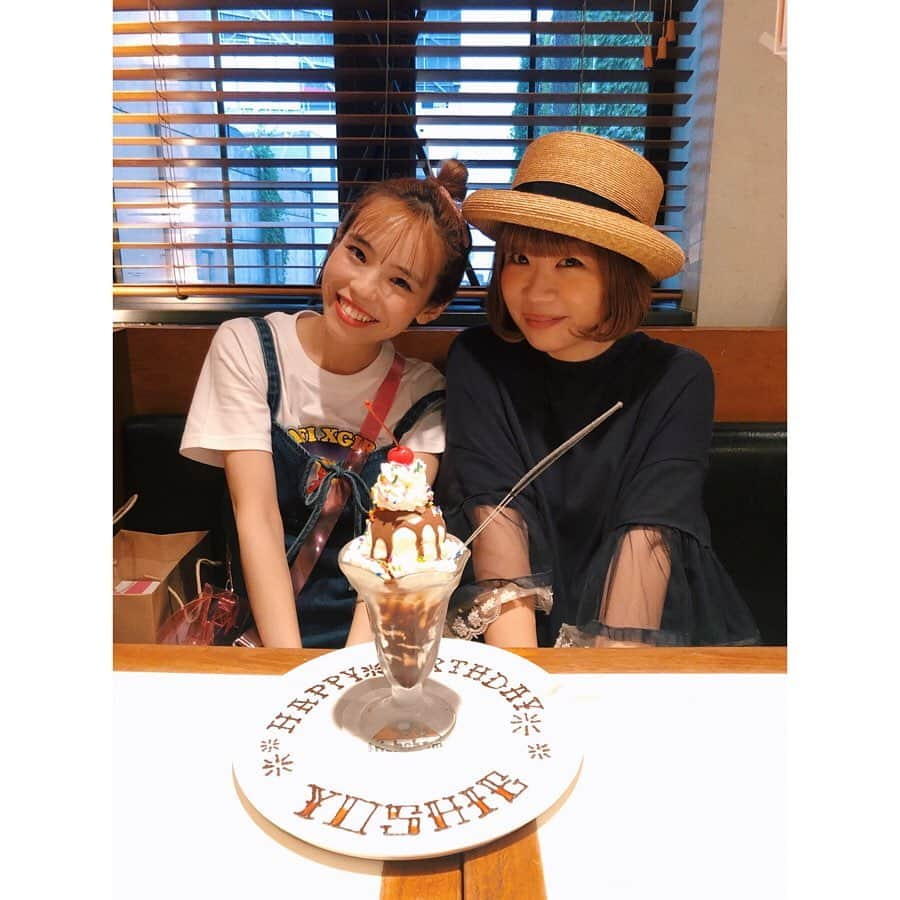 板橋よしえさんのインスタグラム写真 - (板橋よしえInstagram)「@setoayumi ちゃんが誕生日をお祝いしてくれました❤️🧡💛💚💙💜 びっくりした･･･😳うれしかった･･･ あゆ～ありがとう🥺✨ あゆがまだ10代の頃に出会って、かれこれ10年くらいになるのかなあ。 母のような姉のような気持ちで あゆちゃんの幸せをいつもいつも願っています☺️❤️」9月26日 14時59分 - candy_yoshie