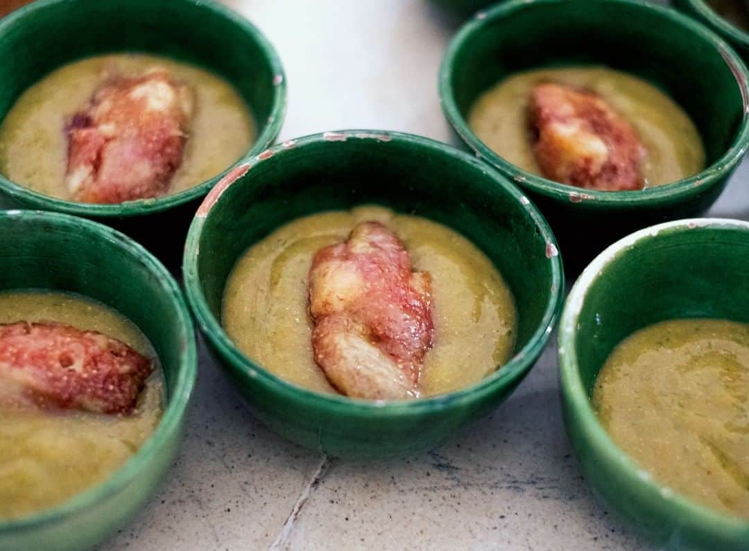 フィガロジャポンさんのインスタグラム写真 - (フィガロジャポンInstagram)「料理家の細川亜衣さんによる連載「旅と料理。」第9回目はモロッコ。夏のモロッコの乾いた大地で育った、脳天に突き刺さるような甘みの緑色の無花果。今回は「無花果の氷菓」のレシピを紹介しています。⠀ photo : @yoyomarch⠀⠀⠀⠀ #figarojapon #細川亜衣 #レシピ #無花果 #モロッコ #旅と料理 #フィガロ11月号」9月26日 15時00分 - madamefigarojapon