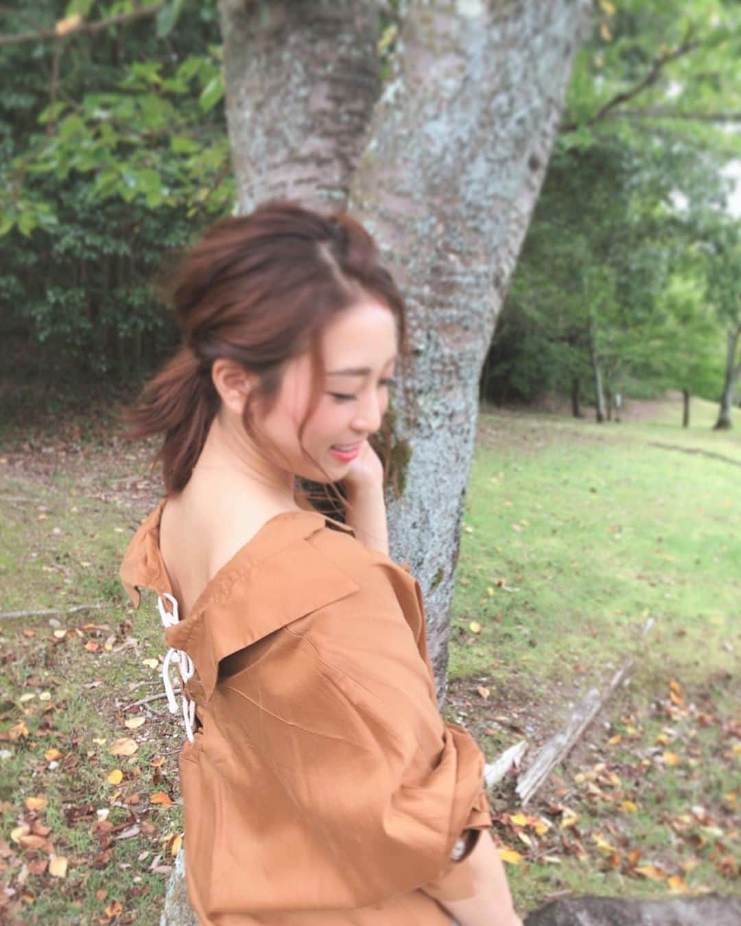 柚月めいさんのインスタグラム写真 - (柚月めいInstagram)「. 色んな所に秋が🍁🍂 . . #portrait#photo#pic#camera#natural#自然#太陽ヶ丘公園#park#ootd#fashion#autumn#どんぐり#撮影#follw#instadiary#京都 #柚月めい」9月26日 15時01分 - meimei.yuzu