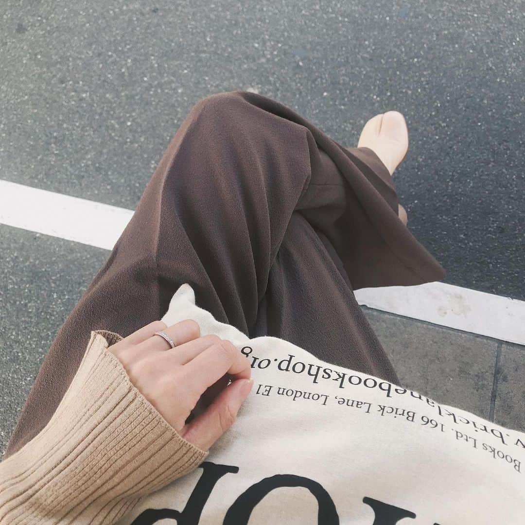 のインスタグラム：「茶色とベージュの日🐻🐵 . . tops...#rosebud pants...#vintage shoes...#maisonmargiela  #まつゆいの服#ootd#fashion」