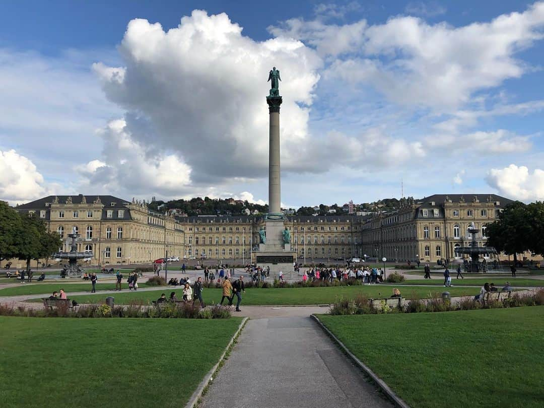 川口太一さんのインスタグラム写真 - (川口太一Instagram)「I went to the city called Stuttgart on my last day off. There were a lot of fun and interesting and beautiful places. And I got to have one of the traditional cuisines called schweinehaxe and it was tasty 😊 #stuttgart #stuttgartlibrary #stuttgartpalace #stuttgartmarket #schweinehaxe  #シュトゥットガルト #シュトゥットガルト市立図書館 #シュバインハクセ」9月26日 15時34分 - k.taichi20