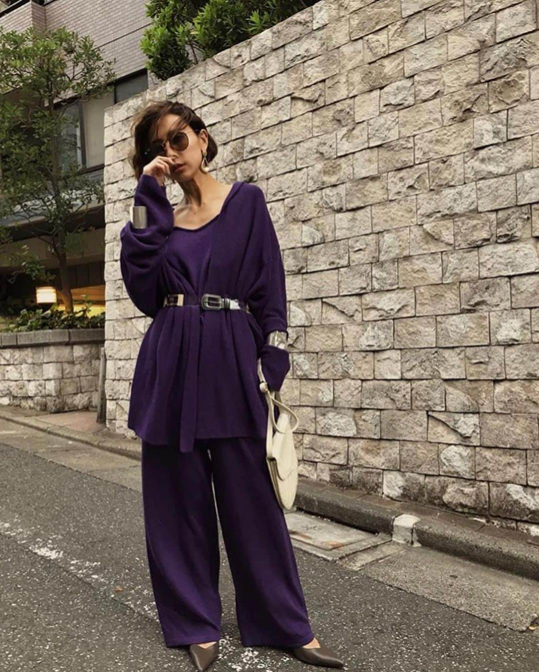 黒石奈央子さんのインスタグラム写真 - (黒石奈央子Instagram)「あめりふく。 . ENSEMBLE KNIT ROMPERS ¥23100+tax 10.1 . アンサンブルのパープルです！ .  @ameri_shinjuku @amerivintage @ameri_daikanyama @ameri.shinsaibashi #ameri#amerivintage #fashion #vintagefashion #coordinate#ootd#outfit#osanposnap #705_outfit #大人ファッション #大人コーディネート #大人スタイル #modestyle #modefashion#modecasual」9月26日 15時48分 - blackstone705