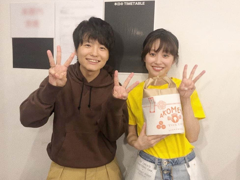 高橋愛さんのインスタグラム写真 - (高橋愛Instagram)「ㅤㅤㅤㅤㅤㅤㅤㅤㅤㅤㅤㅤㅤ ㅤㅤㅤㅤㅤㅤㅤㅤㅤㅤㅤㅤㅤ 福井から盛岡に行っちゃった佐々木アナ😭 寂しいけど こうして見に来てくれるの うれしいなぁ〜❤️ ㅤㅤㅤㅤㅤㅤㅤㅤㅤㅤㅤㅤㅤ そして！ ゲストに出てくれた @angerme_official の 伊勢鈴蘭ちゃん♡ ㅤㅤㅤㅤㅤㅤㅤㅤㅤㅤㅤㅤㅤ 佐々木アナが ハロプロ好きという事で めちゃくちゃ興奮しておりました(^^) ㅤㅤㅤㅤㅤㅤㅤㅤㅤㅤㅤㅤㅤ よかった、よかった〜❤️ ㅤㅤㅤㅤㅤㅤㅤㅤㅤㅤㅤㅤㅤ しかも、ラブアンドピース2019の お洋服を着てくれてて びっくり😱😱😱 ㅤㅤㅤㅤㅤㅤㅤㅤㅤㅤㅤㅤ そう、サイトで 買ってくれたんです😭 なんていい後輩なの！？ 本当に本当に ありがとう❤️ ㅤㅤㅤㅤㅤㅤㅤㅤㅤㅤㅤㅤㅤ そして、素敵なお芝居を ありがとう😌🙏🏻 また一緒にやろーねー！！！ ㅤㅤㅤㅤㅤㅤㅤㅤㅤㅤㅤㅤㅤ」9月26日 16時08分 - i_am_takahashi