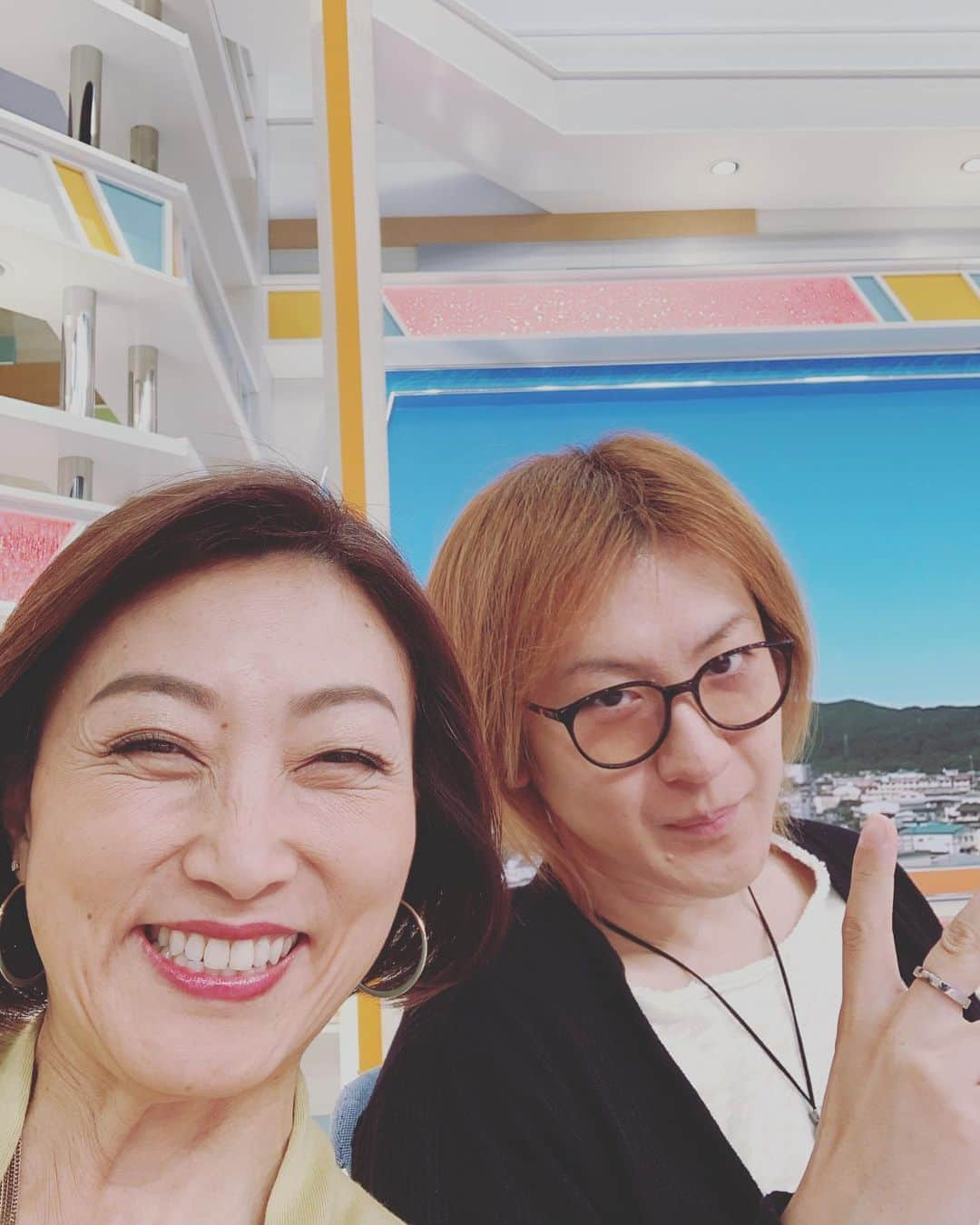 田中ウルヴェ京さんのインスタグラム写真 - (田中ウルヴェ京Instagram)「今日のテレ朝。 「大下容子ワイド！スクランブル」 木曜コメンテーターで一緒のわかしんちゃんは、褒め上手。🤣 Morning news show.」9月26日 16時10分 - miyako.tanaka.oulevey