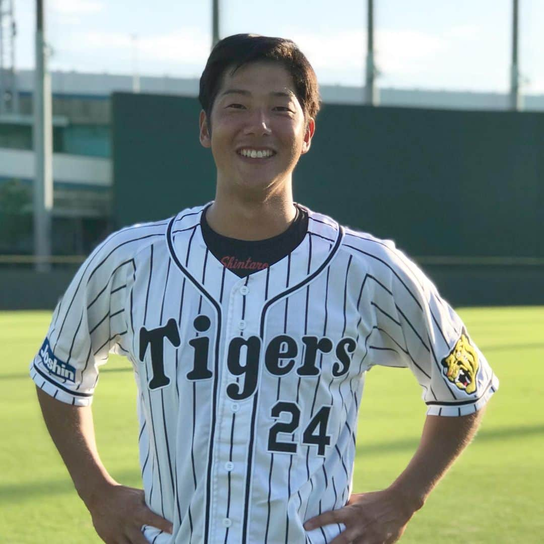 阪神タイガースさんのインスタグラム写真 - (阪神タイガースInstagram)「今日の試合後、横田選手の引退セレモニーが行われました！ #横田慎太郎 選手 #24 #124 #野球の神様 ✨ #ありがとう横田選手 後ほど動画もあげます」9月26日 16時49分 - hanshintigers_official