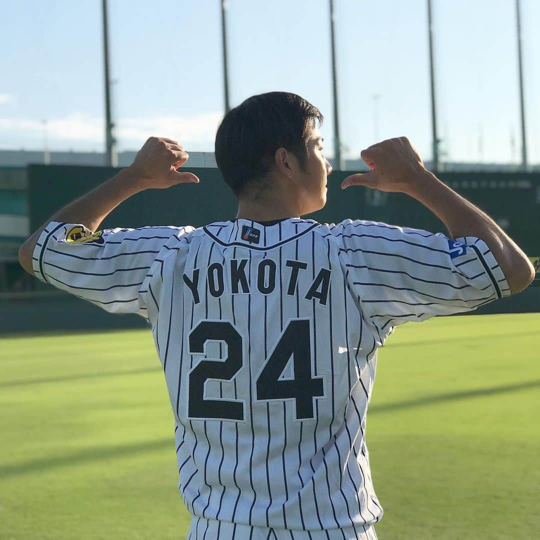 阪神タイガースさんのインスタグラム写真 - (阪神タイガースInstagram)「今日の試合後、横田選手の引退セレモニーが行われました！ #横田慎太郎 選手 #24 #124 #野球の神様 ✨ #ありがとう横田選手 後ほど動画もあげます」9月26日 16時49分 - hanshintigers_official