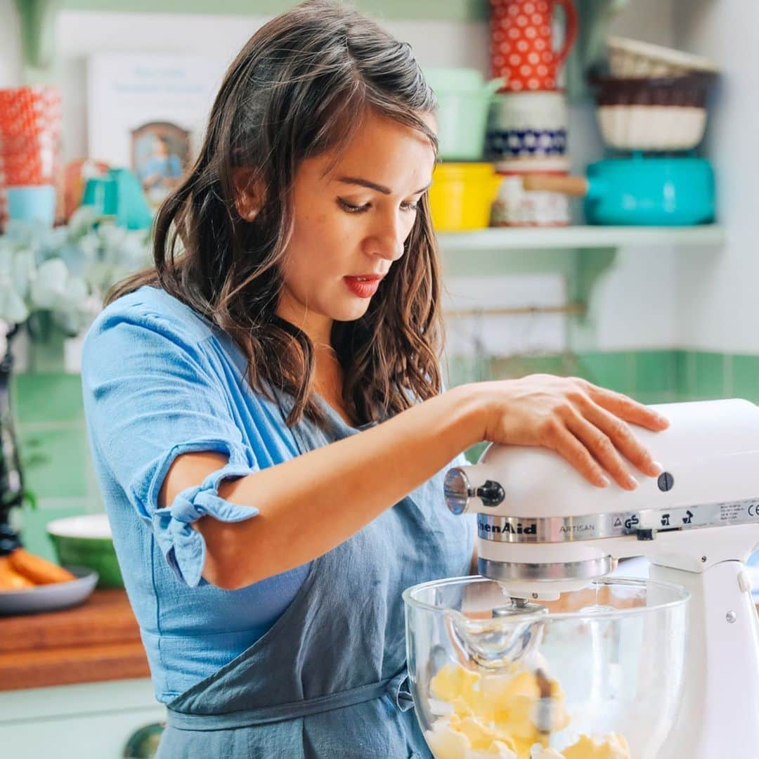 レイチェル・クーさんのインスタグラム写真 - (レイチェル・クーInstagram)「#TBT to my Swedish Kitchen workshop at the @khoollect studio, in celebration of my new TV show 🎉 It was so lovely having some of my fellow foodies over to celebrate @annabarnettcooks @alicethroughtheyear @alexandradudley @manonlagreve @angellicabell @eatnlondon 🍰⁠ Big thank you to @izyhossack @gracepauleats @foodnetworkuk @pompomfactory (gift) ☺️⁠ Click the link in bio for more photos of the day. ⁠⭐⁠ ⁠ Photos by @lia_toby_photographer ⁠ .⁠ .⁠ .⁠ .⁠ .⁠ .⁠ #MySwedishKitchen #RachelKhoo #TheLittleSwedishKitchen #VisitSweden #Sweden #Swedishfood #TV #TVfood⁠」9月26日 16時55分 - rachelkhooks