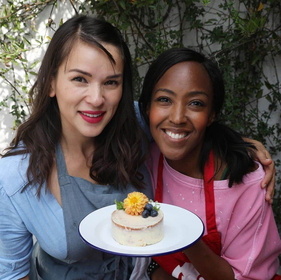 レイチェル・クーさんのインスタグラム写真 - (レイチェル・クーInstagram)「#TBT to my Swedish Kitchen workshop at the @khoollect studio, in celebration of my new TV show 🎉 It was so lovely having some of my fellow foodies over to celebrate @annabarnettcooks @alicethroughtheyear @alexandradudley @manonlagreve @angellicabell @eatnlondon 🍰⁠ Big thank you to @izyhossack @gracepauleats @foodnetworkuk @pompomfactory (gift) ☺️⁠ Click the link in bio for more photos of the day. ⁠⭐⁠ ⁠ Photos by @lia_toby_photographer ⁠ .⁠ .⁠ .⁠ .⁠ .⁠ .⁠ #MySwedishKitchen #RachelKhoo #TheLittleSwedishKitchen #VisitSweden #Sweden #Swedishfood #TV #TVfood⁠」9月26日 16時55分 - rachelkhooks