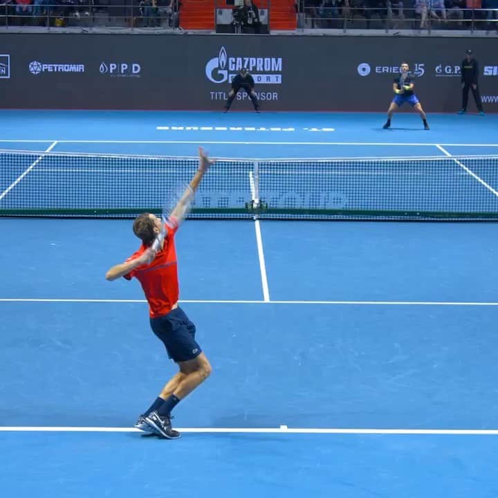 ダニール・メドベージェフのインスタグラム：「Уехал из любимого города с победой 🏆 Спасибо @matchtv_channel и @formula_tx за эмоции и поддержку 👌🏻💪🏻 @artem.dzyuba ты крутой 💥 был рад знакомству // Left my favorite city with the trophy 🏆thanks to @matchtv_channel and @formula_tx for the emotions and support 👌🏻💪🏻 @artem.dzyuba You’re cool 💥 happy to meet you」