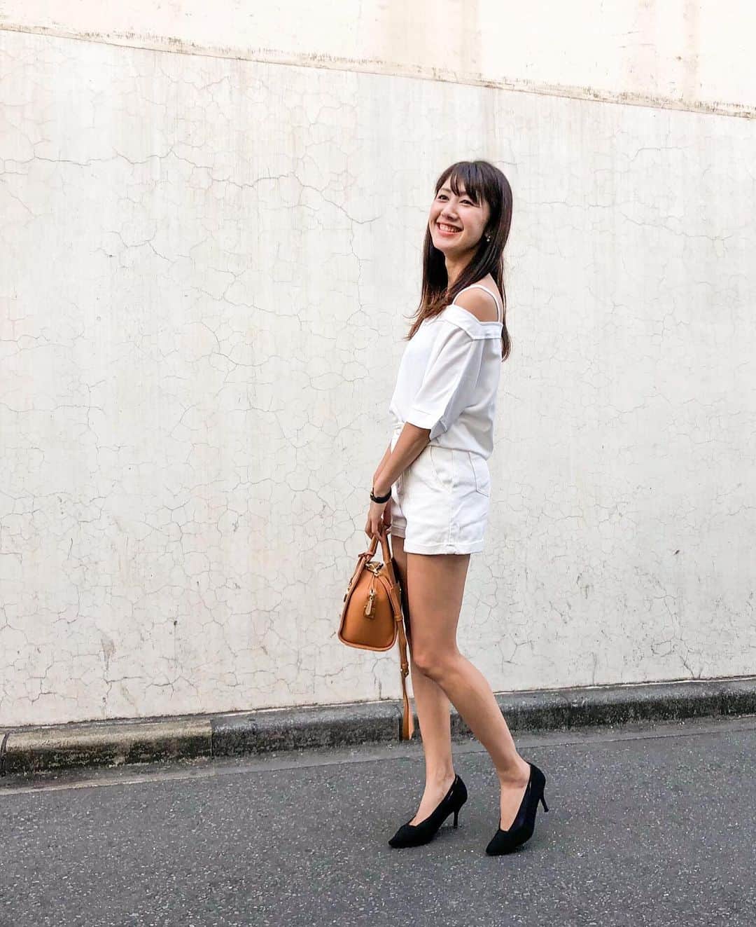 Yuri Sakuraiさんのインスタグラム写真 - (Yuri SakuraiInstagram)「: #fashion : まだ昼間は暑いので、 つい夏のfashion。 今日は初めておろした  @u_dresser の白ショーパン☆ : 秋はブーツ合わせて着ようかな♪ : オンラインショップ @u_dresser  はお手ごろで 色んなアイテムがあるので、 ぜひチェックしてみてね♪ : #ホワイトコーデ#ショーパン#ヒール#コーデ#デニム#denim#fashion#coordinates#ootd##japan#tokyo#桜井有里#165cm」9月26日 17時27分 - yuri_sakuraiii