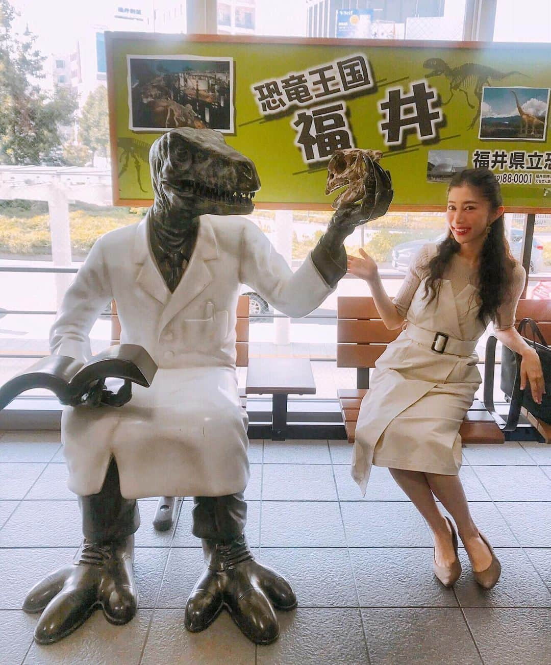 名越涼子さんのインスタグラム写真 - (名越涼子Instagram)「福井といえば、やっぱり🦖  ただいま〜🙋‍♀️♡ ・ ・ ・ 一一一一一一一一一 #お約束#福井#好きです福井 #fukui#ただいま#始まりの地 #福井テレビ#アナウンサー #思い出の地#イベント#福井新聞 #Forbesjapan#社長チップス#司会 #🎤#テンション上がる  #福井といえば#恐竜#🦖 #出張#旅#trip#businesstrip」9月26日 17時29分 - nagoshi_ryo