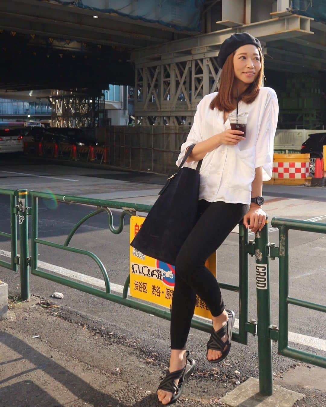 のインスタグラム：「週一のラジオは渋谷で収録しているんだけど、ランチタイムもテラスで楽しめる季節になってきて嬉しい♪ ． 開放的な場所が好き♪ ． ． 秋はオシャレもしたいし美容も頑張りたいw♥️ ． ． ． ． #tokyo #shibuya #ilovesalad #fashion #ootd #outfit #渋谷 #サラダ #ランチ #大人女子 #スポーツ女子 #私服」