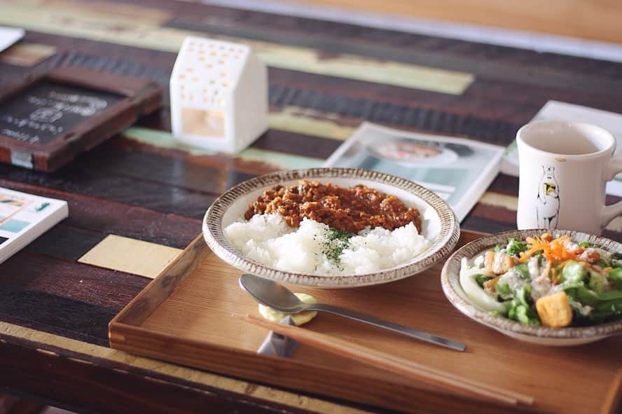 maruku. café さんのインスタグラム写真 - (maruku. café Instagram)「展示の合間に marukuのドライカレーを食べてくれた ニチイロさん。  2日間、お疲れ様でした！  ニチイロさんのアカウントから 写真を見ることができます。  ぜひご覧ください◎  instagram @nichi_iro__  ツイッターもあるそうです◎」9月26日 17時52分 - marukucafe